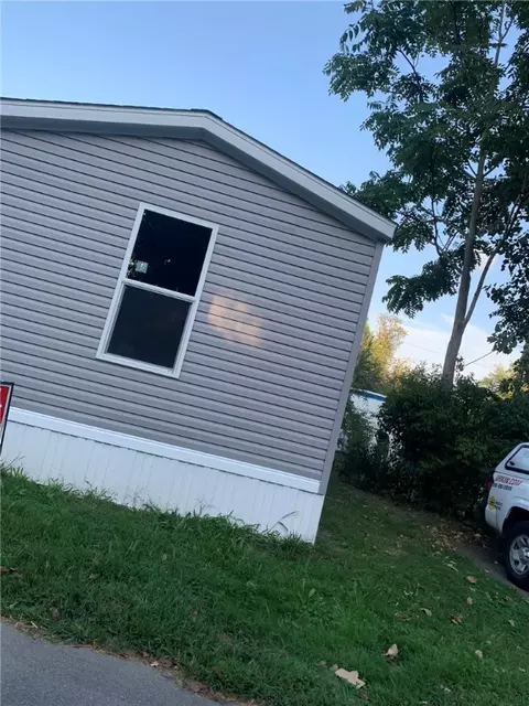 16 Alfa Dr, Pawtucket, RI 02860