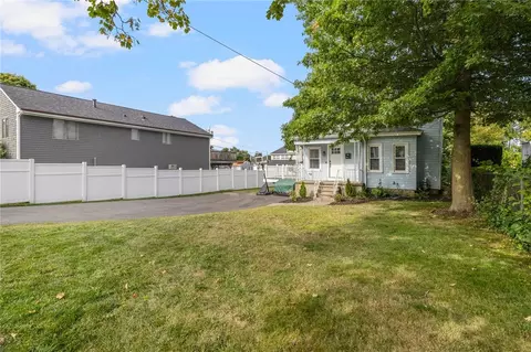 153 Bowen St, Fall River, MA 02724 photo 3