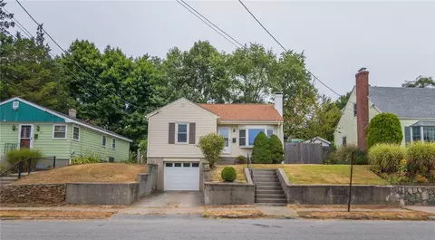 203 Aqueduct Rd, Cranston, RI 02910