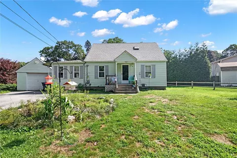 512 Commonwealth Ave, Warwick, RI 02886