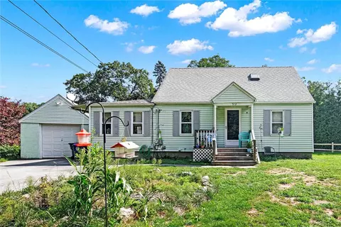 Exterior - 512 Commonwealth Ave, Warwick, RI 02886 photo 2 of 3