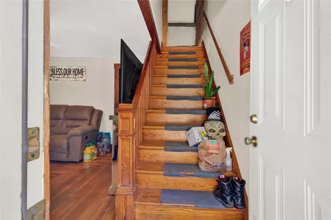 Entry Way - 512 Commonwealth Ave, Warwick, RI 02886 photo 1 of 1