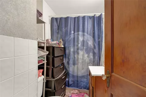Bath - 512 Commonwealth Ave, Warwick, RI 02886 photo 1 of 2