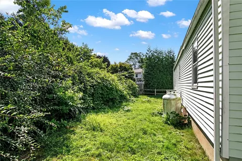 Exterior - 512 Commonwealth Ave, Warwick, RI 02886 photo 3 of 3