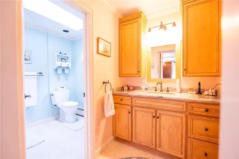 Bath - 66 Paddock Dr, Warwick, RI 02886 photo 2 of 4