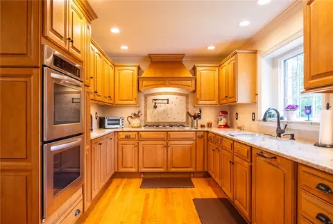 Kitchen - 66 Paddock Dr, Warwick, RI 02886 photo 3 of 4