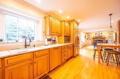 Kitchen - 66 Paddock Dr, Warwick, RI 02886 photo 4 of 4