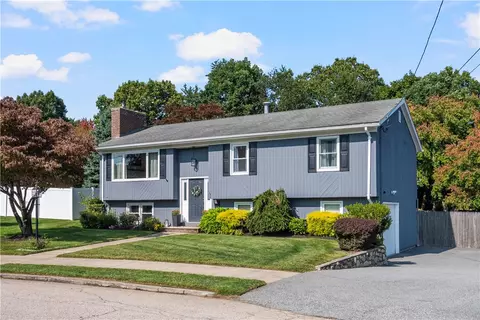 131 Woodview Dr, Cranston, RI 02920