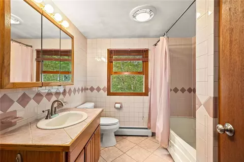 Bath - 335 Chaplin Dr, Coventry, RI 02816 photo 2 of 2