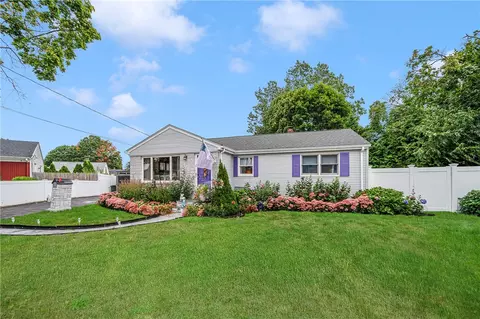 10 Doran Dr, Pawtucket, RI 02861