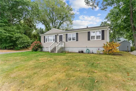 130 Pinnery Ave, Warwick, RI 02886