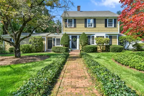 11 Knollwood Ave, East Greenwich, RI 02818