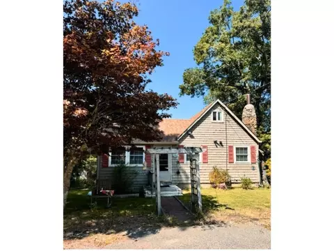 175 Laurel Ln, South Kingstown, RI 02892