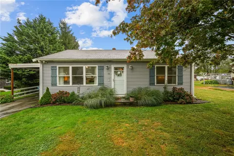 12 Linda Ave, Portsmouth, RI 02871