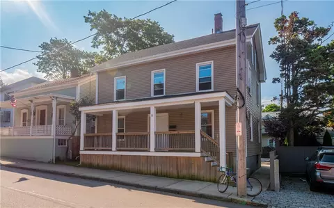 11 Young St, Newport, RI 02840