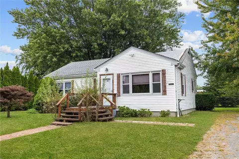 55 Garden St, Portsmouth, RI 02871