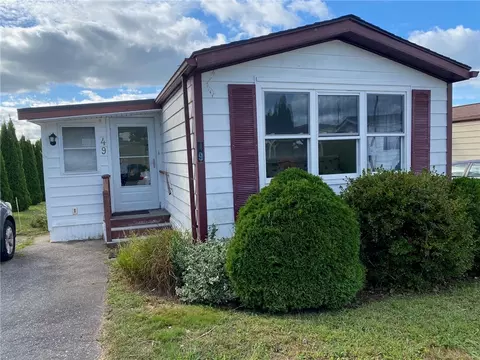49 Bayview Pkwy, Middletown, RI 02842
