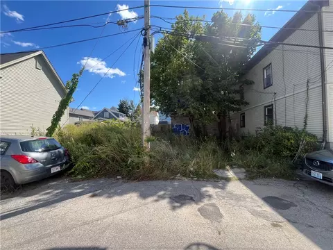 18 Wayne St, Providence, RI 02908