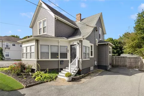 471 Oaklawn Ave, Cranston, RI 02920