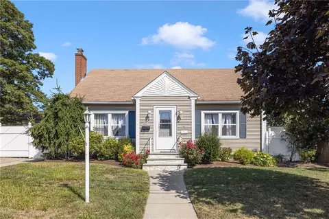 37 Brookfield Dr, Cranston, RI 02920