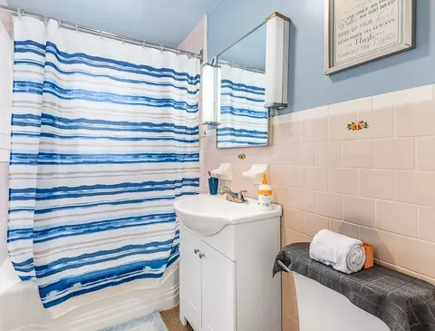 Bath - 184 Fairfield Ave, Woonsocket, RI 02895 photo 1 of 2