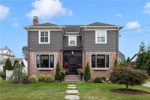 11 Harbour Ter, Cranston, RI 02905