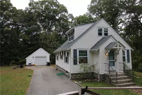 2 Lyndale St, Johnston, RI 02919