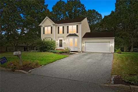 305 Castle Rocks Rd, Warwick, RI 02886