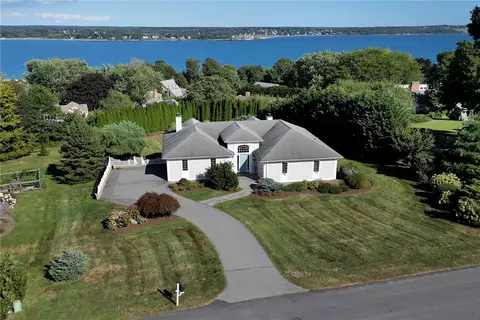 96 Adams Dr, Portsmouth, RI 02871