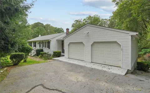 271 Laurel Ln, South Kingstown, RI 02892