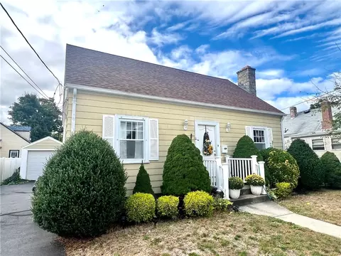 201 Mount Vernon Blvd, Pawtucket, RI 02861