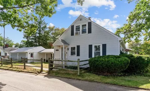 203 Pettaconsett Ave, Warwick, RI 02888