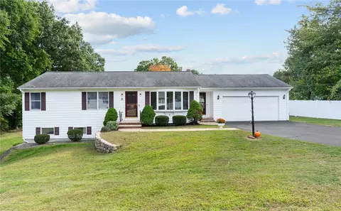 8 Granite St, Warwick, RI 02886