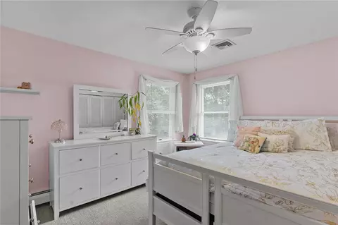 Bedroom - 8 Granite St, Warwick, RI 02886 photo 6 of 8