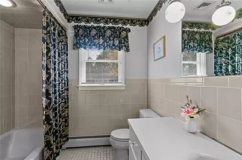Bath - 8 Granite St, Warwick, RI 02886 photo 2 of 3