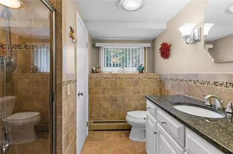 Bath - 8 Granite St, Warwick, RI 02886 photo 3 of 3