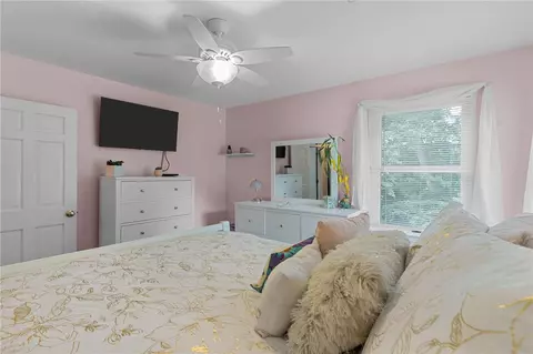 Bedroom - 8 Granite St, Warwick, RI 02886 photo 8 of 8