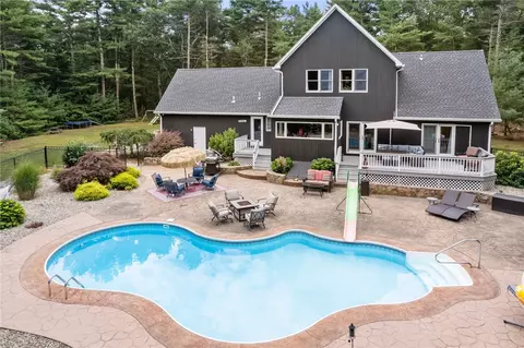 15 Gentry Farm Dr, Coventry, RI 02816