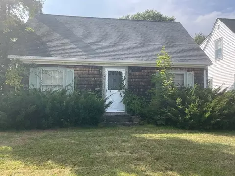 49 Metropolitan Park Dr, East Providence, RI 02915