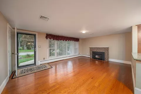 Living - 24 Darling St, Warwick, RI 02886 photo 1 of 6