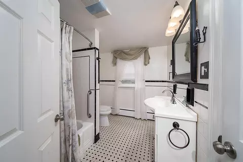 Bath - 24 Darling St, Warwick, RI 02886 photo 1 of 2
