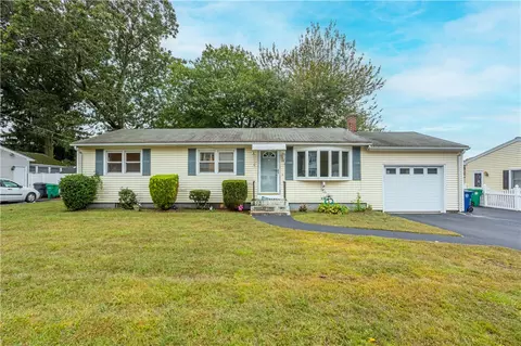 15 Morning Glory Dr, Warwick, RI 02889