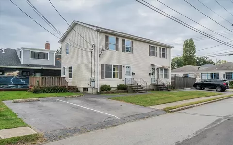 49 Halsey St #A, Newport, RI 02840