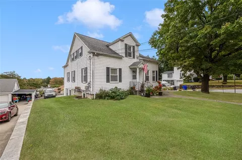 32 Pawtuxet Ter, West Warwick, RI 02893