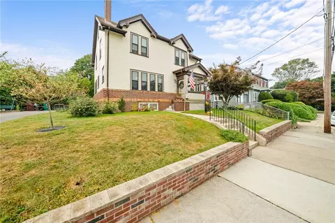 35 N Ballou St, Woonsocket, RI 02895