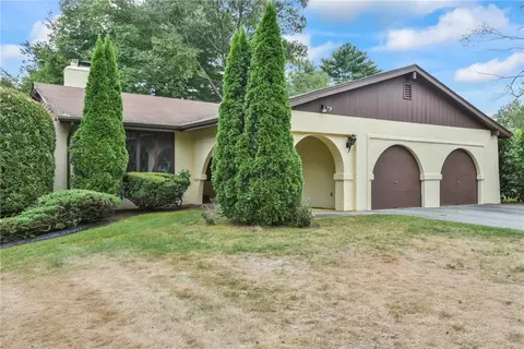 14 Greenbrier Rd, Smithfield, RI 02828