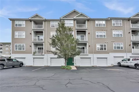 92 Mill St #201, Woonsocket, RI 02895