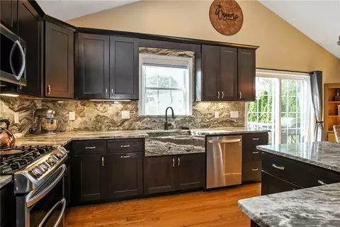 241 Jillson Ave, Woonsocket, RI 02895 photo 9