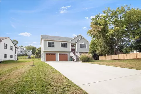241 Jillson Ave, Woonsocket, RI 02895 photo 3