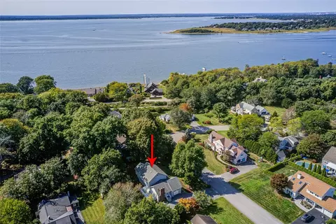 36 Sullivan Ln, Bristol, RI 02809